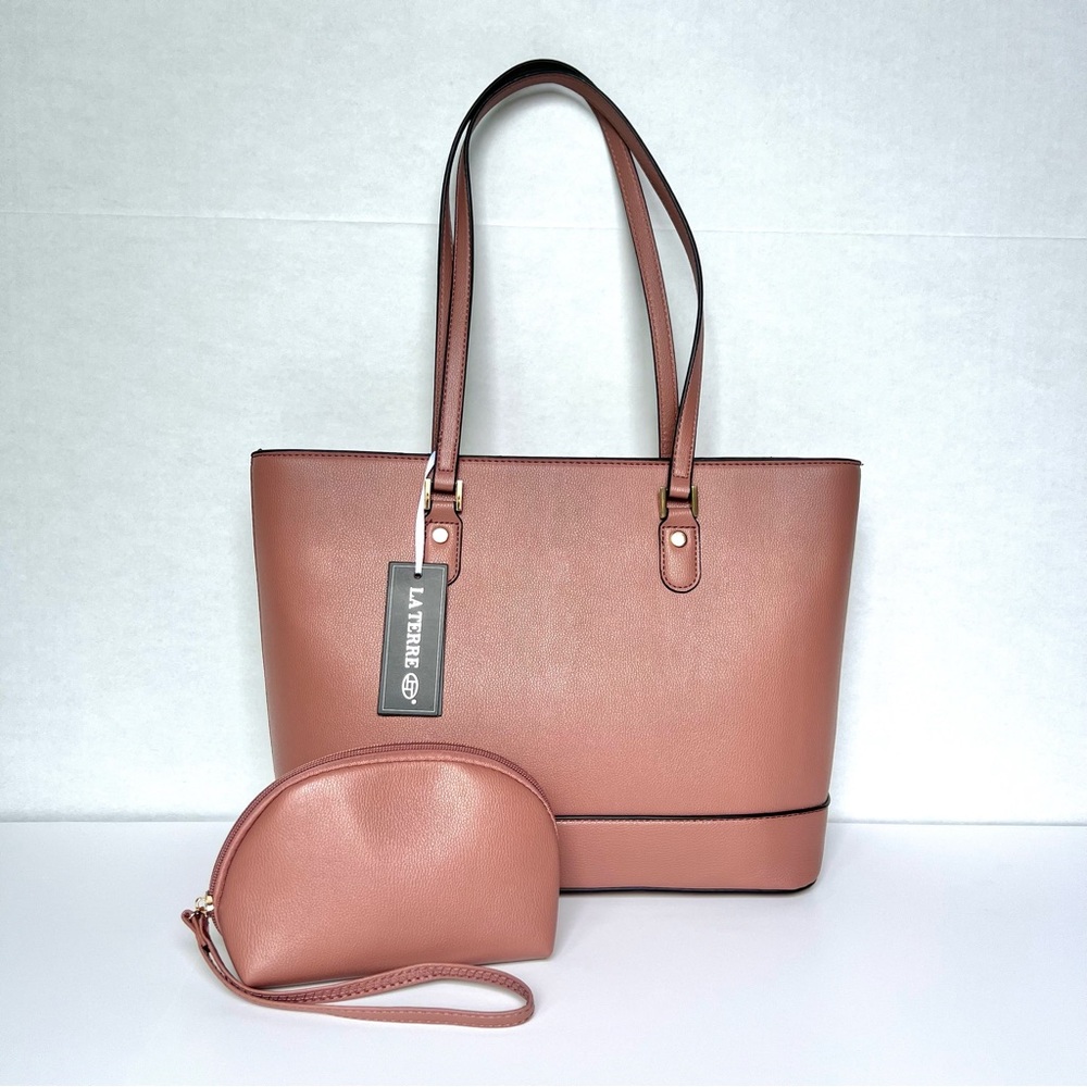 La Terre NWT 2 piece set! Pink tote and cosmetic bag! Fashion bags Vegan Leather